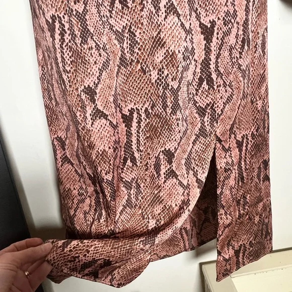 Express brand women’s snake print dress. Size small. EUC! Midi-length. Polyester - Picture 2 of 7